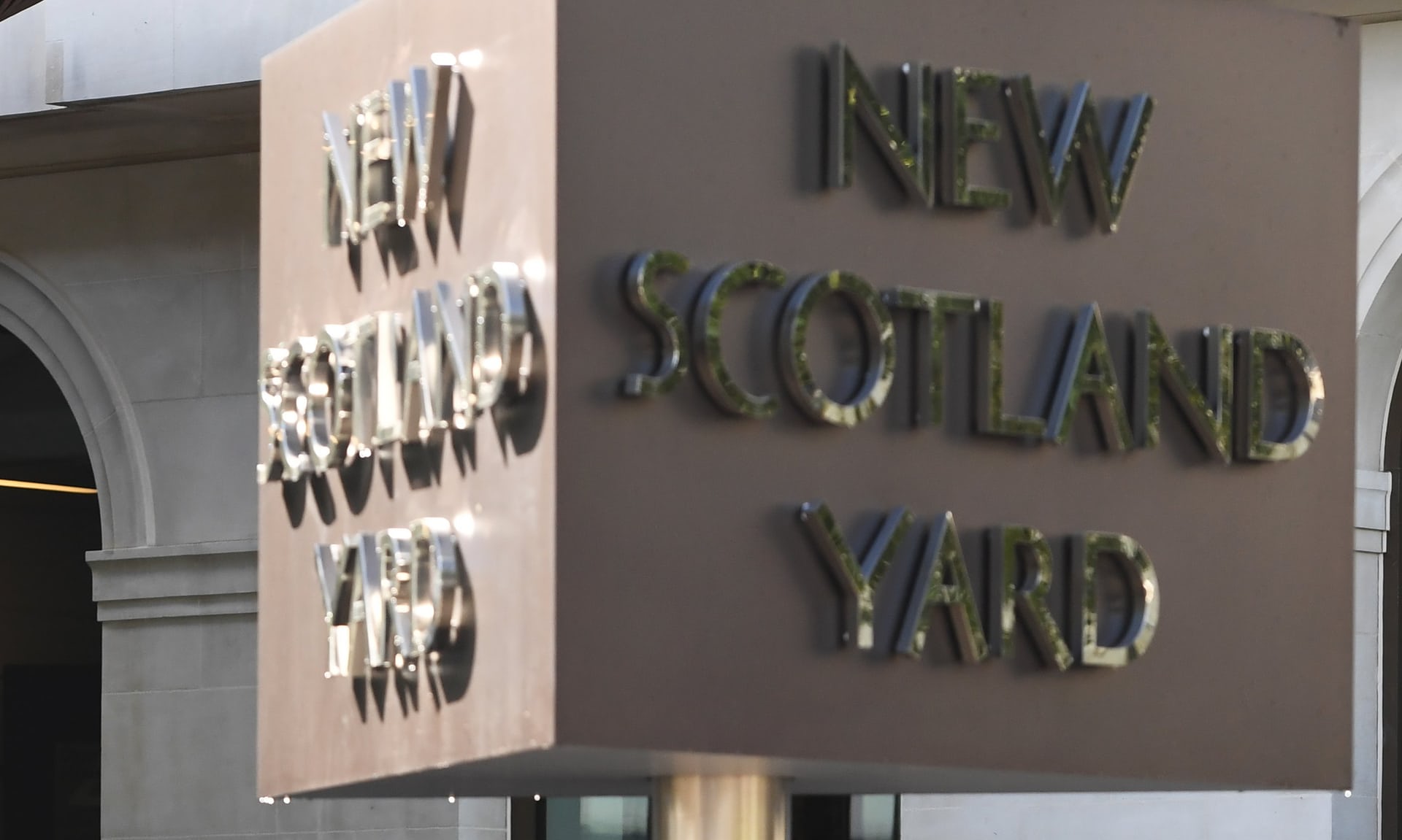 Scotland Yard 'urgent review' MOJO